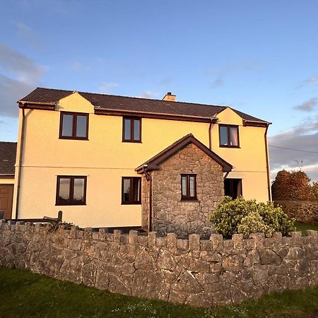 4 Bedroom Detached House- Log Fire Mountain Views Beaumaris Buitenkant foto