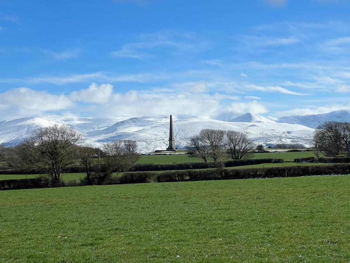4 Bedroom Detached House- Log Fire Mountain Views Beaumaris Buitenkant foto