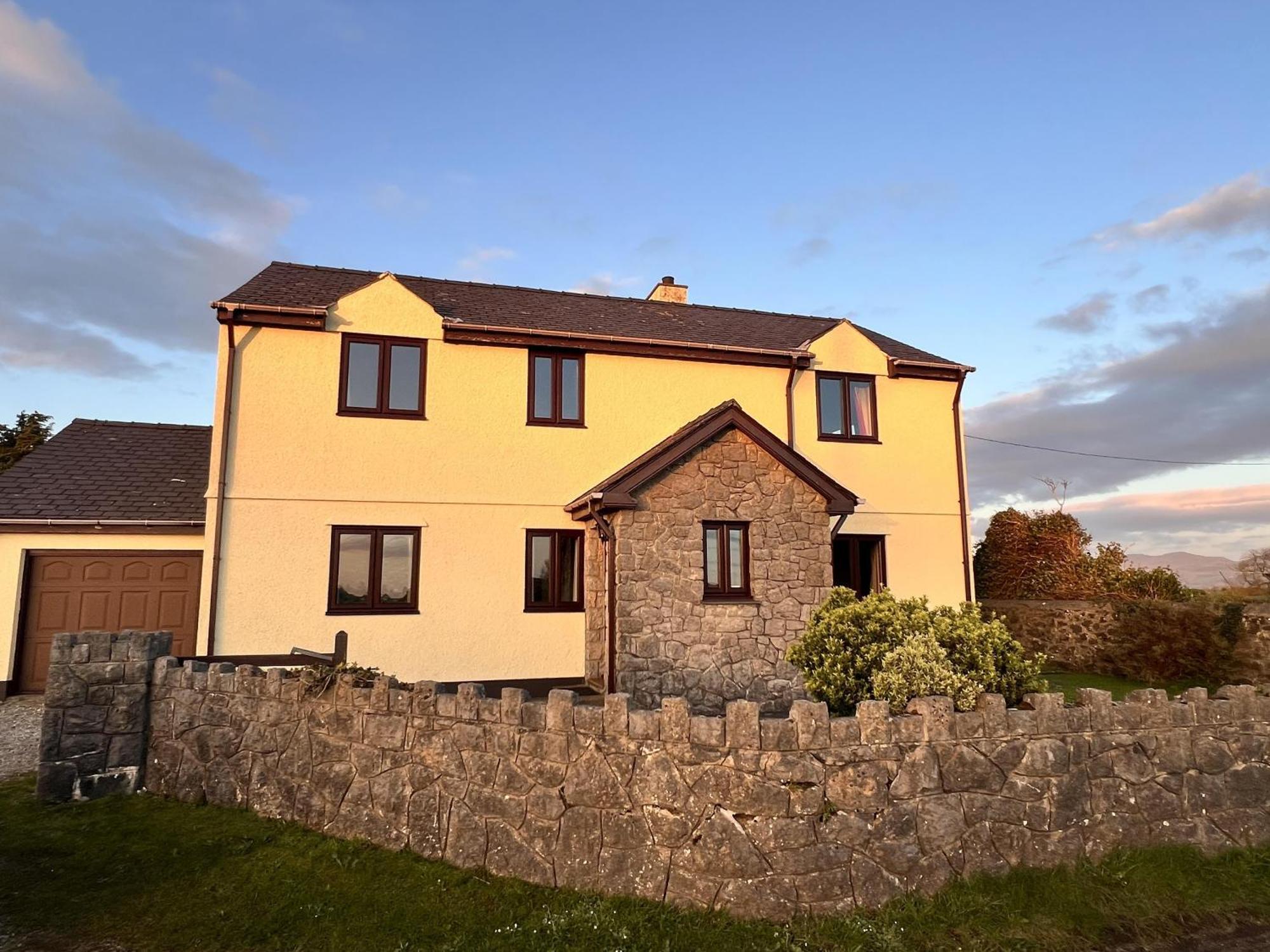 4 Bedroom Detached House- Log Fire Mountain Views Beaumaris Buitenkant foto