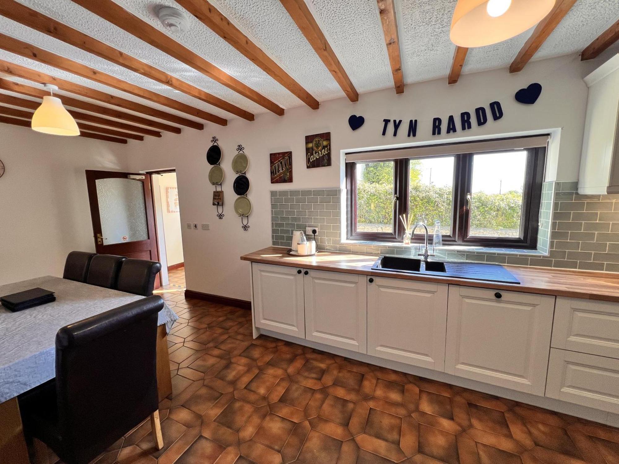 4 Bedroom Detached House- Log Fire Mountain Views Beaumaris Buitenkant foto
